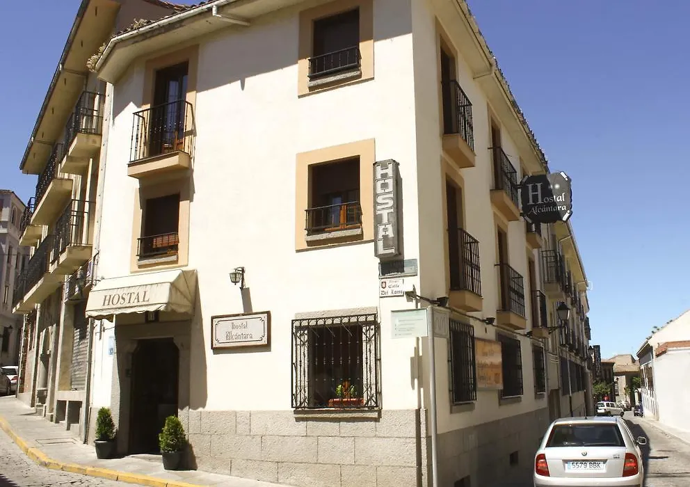 Hostal Alcántara-1
